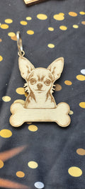 Porte-clés petit chien à grandes oreilles en bois gravé