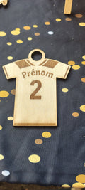 Porte-clés maillot sportif en bois gravé avec prénom et numéro